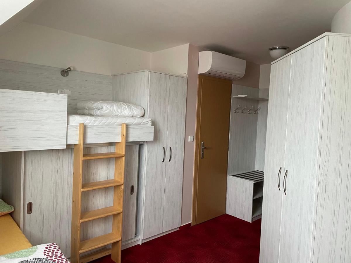 Orlovna Sitborice Otel Dış mekan fotoğraf