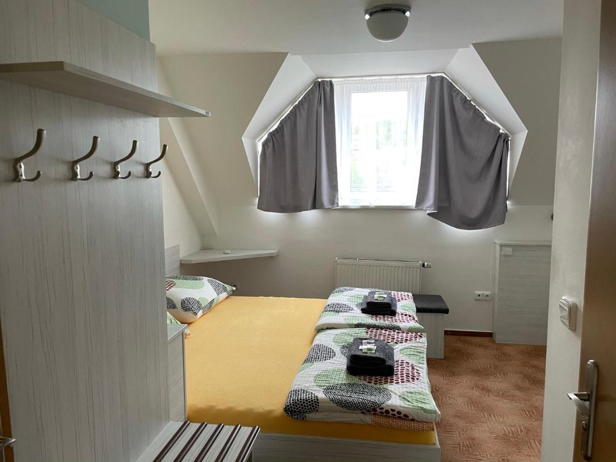Orlovna Sitborice Otel Dış mekan fotoğraf