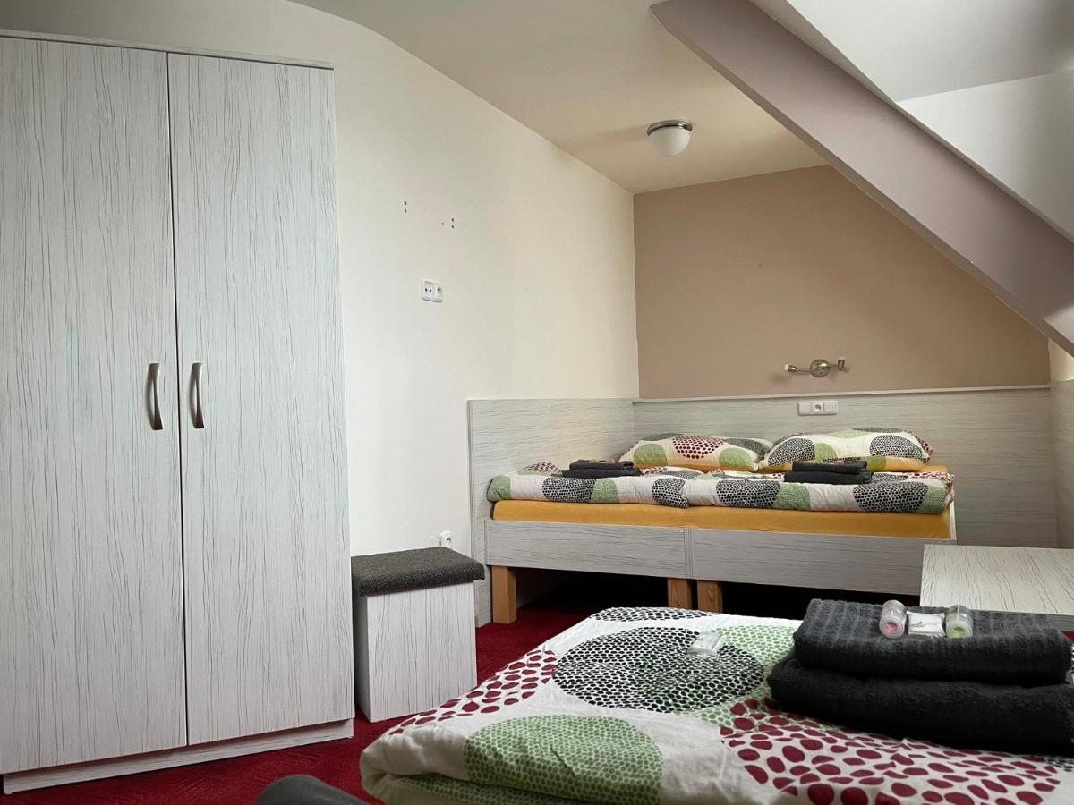 Orlovna Sitborice Otel Dış mekan fotoğraf