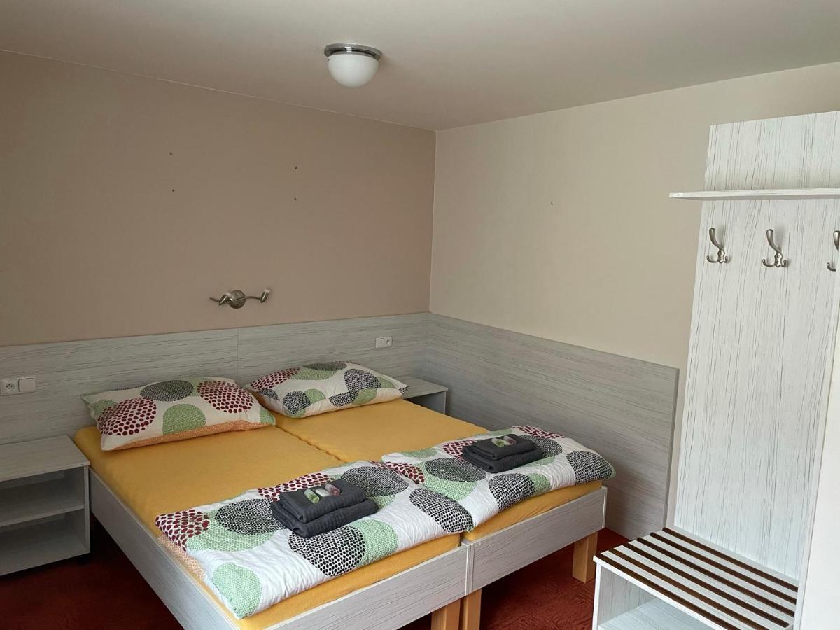 Orlovna Sitborice Otel Dış mekan fotoğraf