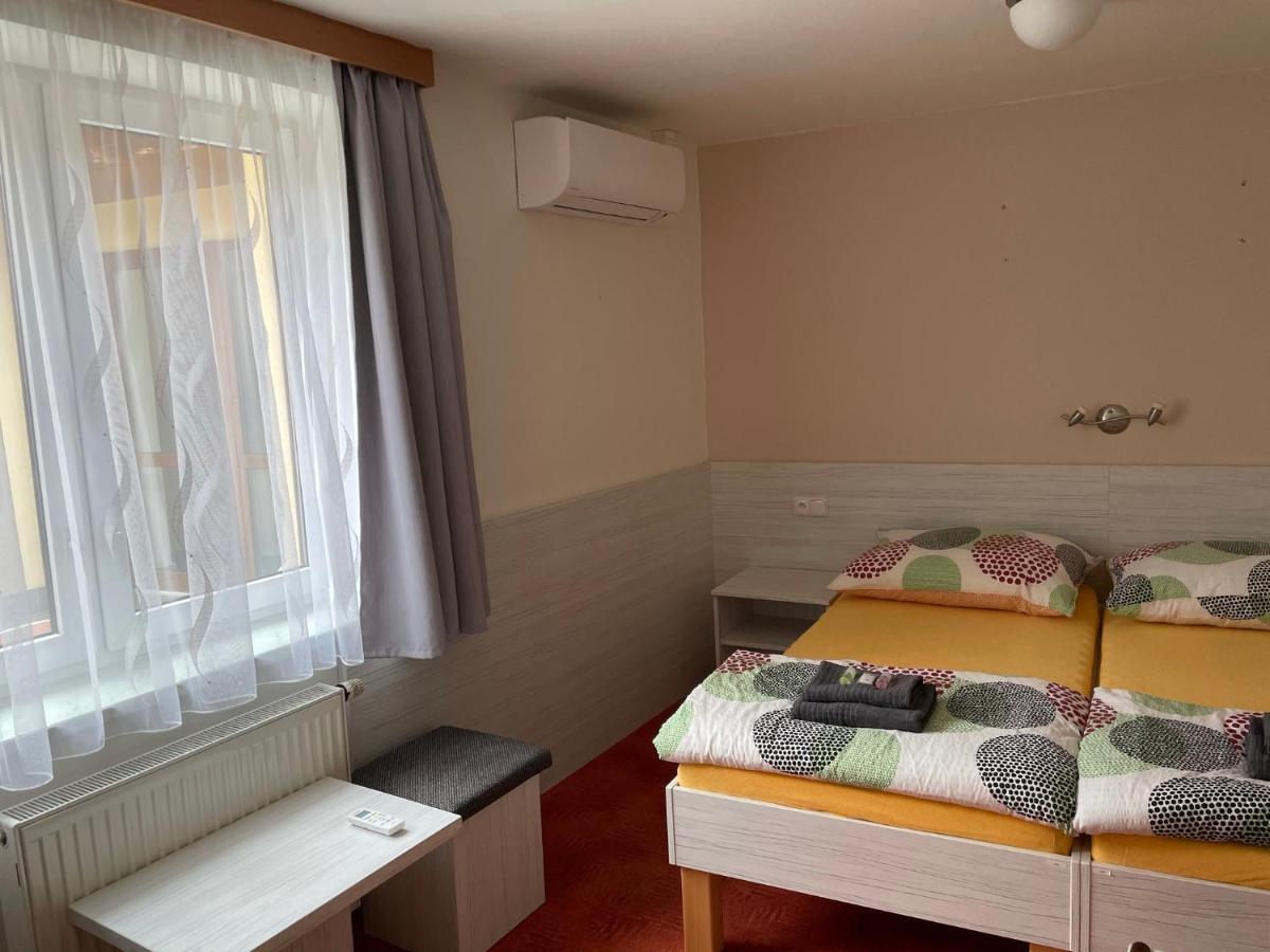 Orlovna Sitborice Otel Dış mekan fotoğraf