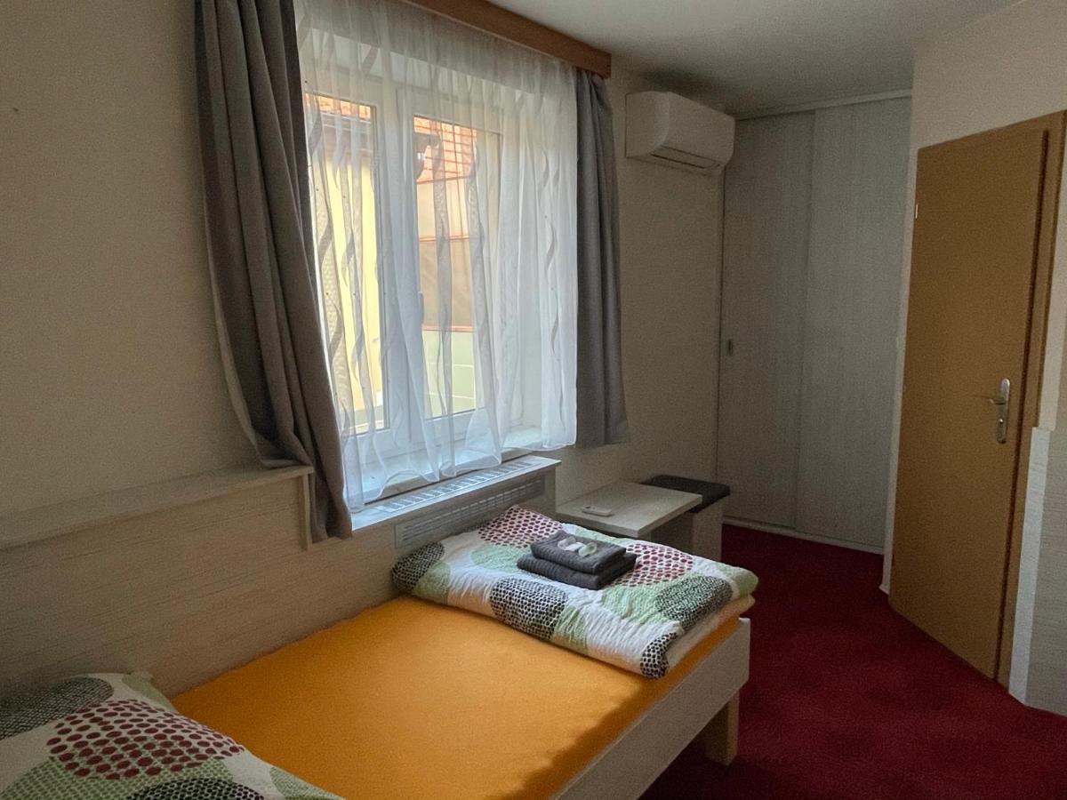Orlovna Sitborice Otel Dış mekan fotoğraf