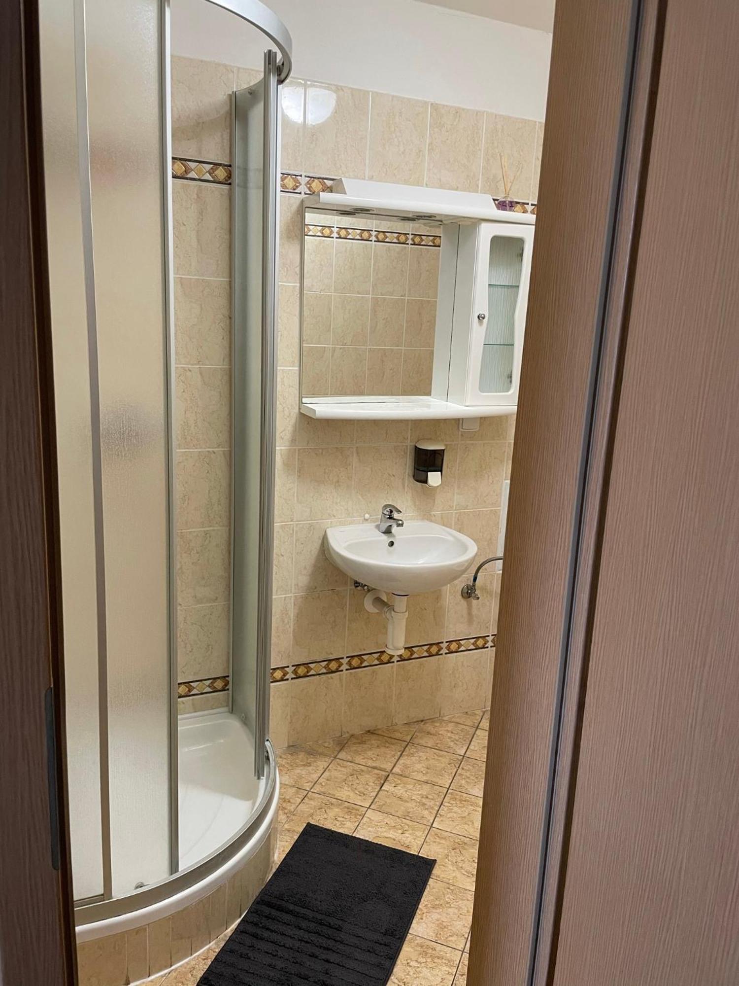 Orlovna Sitborice Otel Oda fotoğraf